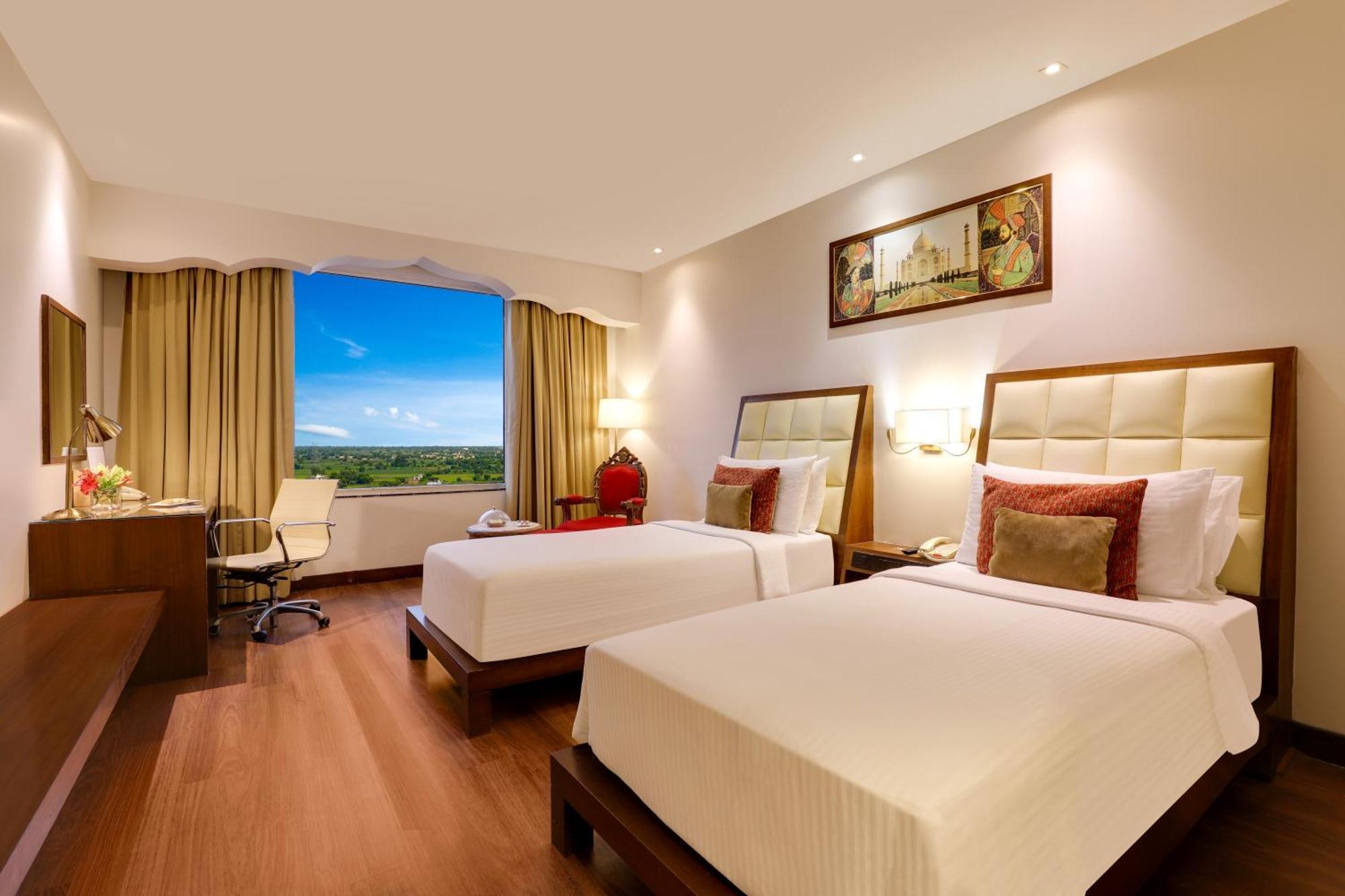 Saura Hotel, Agra - A Club Mahindra Associate Buitenkant foto