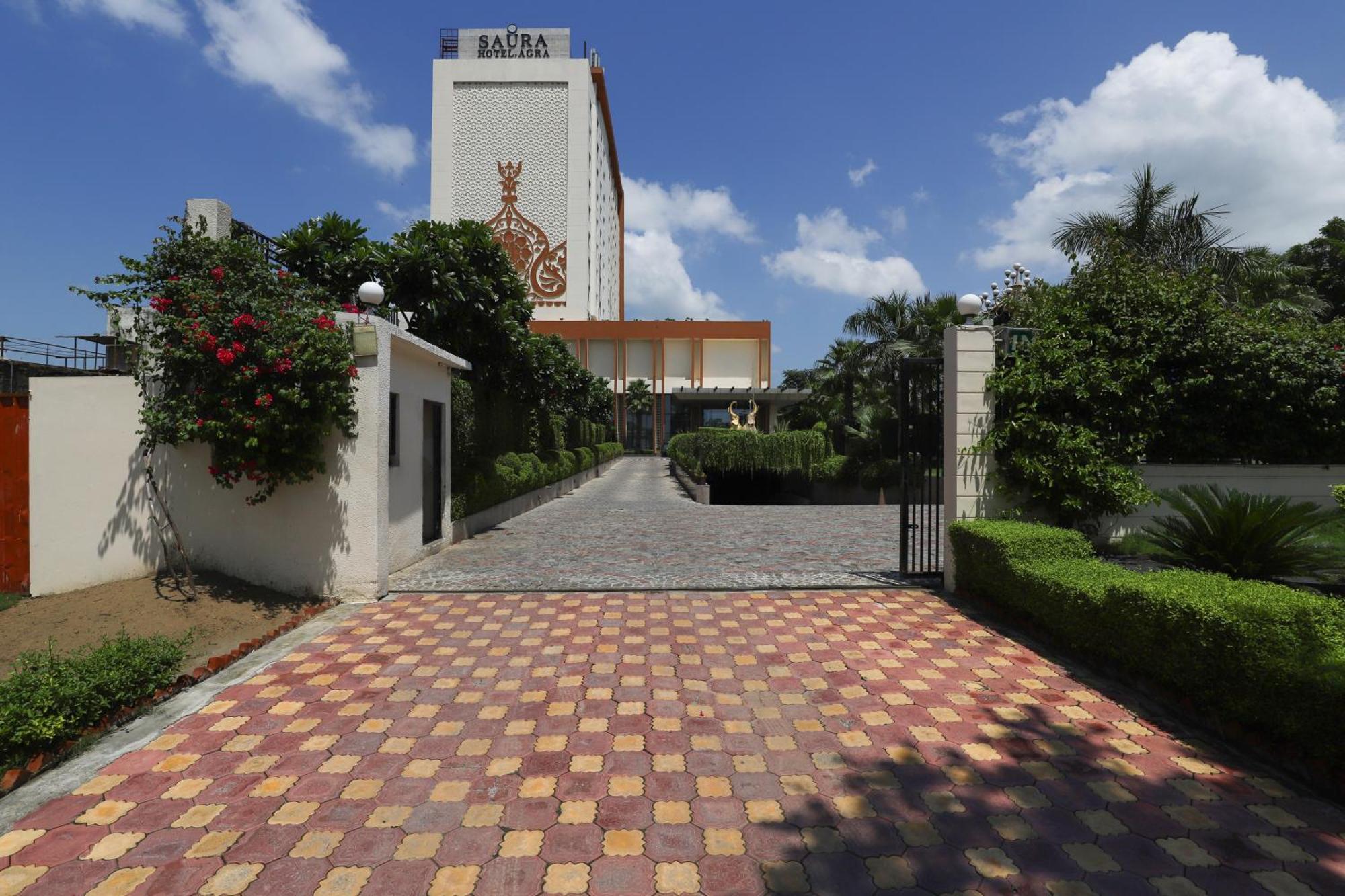 Saura Hotel, Agra - A Club Mahindra Associate Buitenkant foto