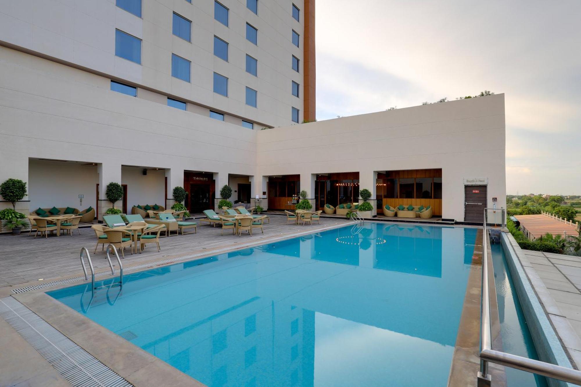 Saura Hotel, Agra - A Club Mahindra Associate Buitenkant foto