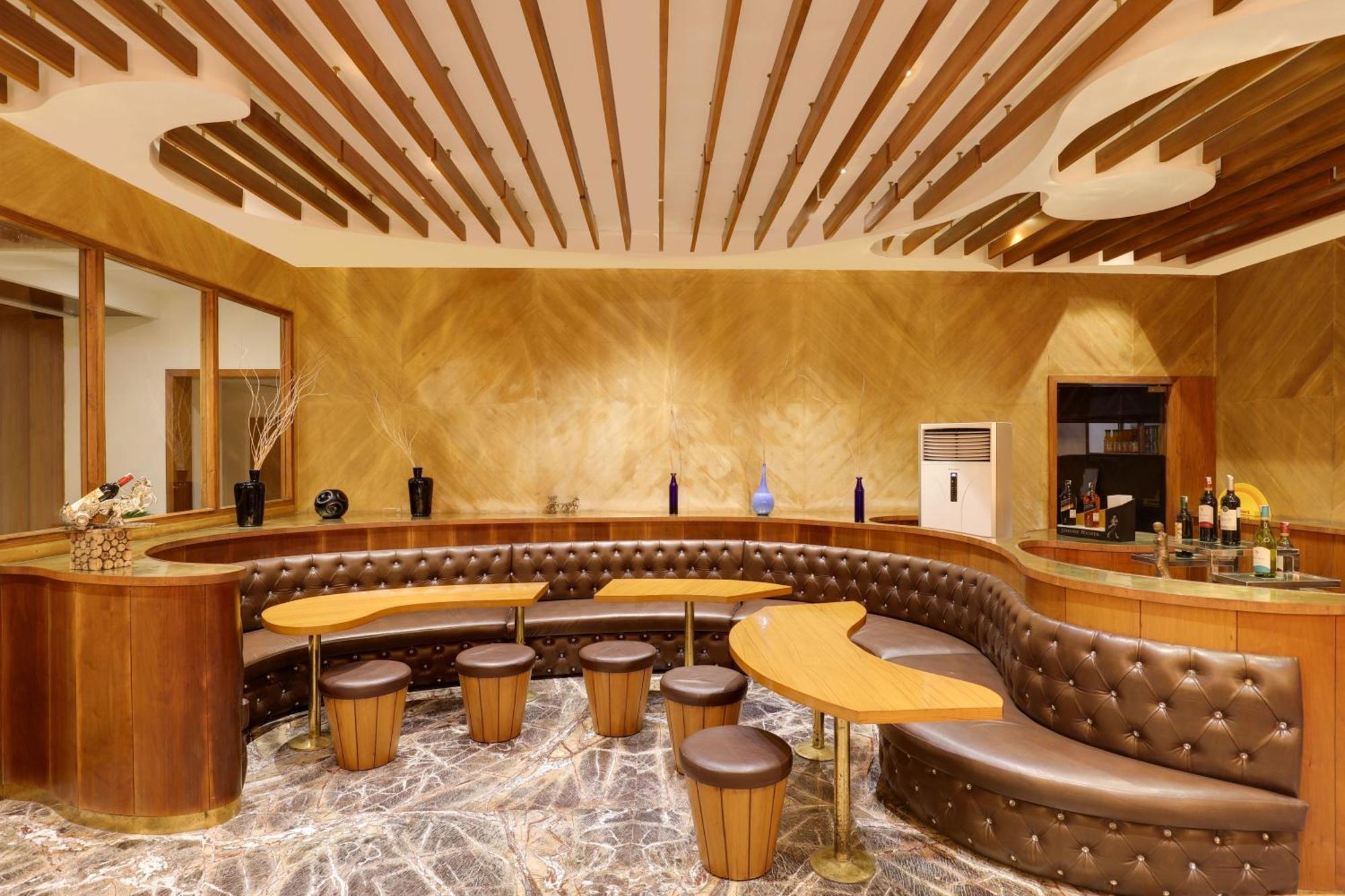 Saura Hotel, Agra - A Club Mahindra Associate Buitenkant foto
