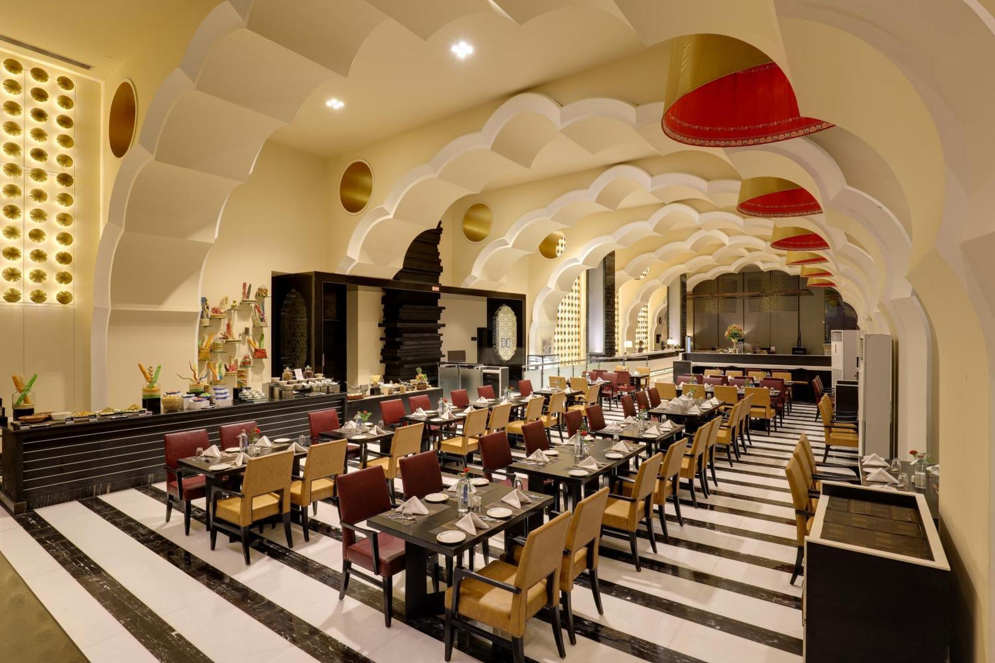 Saura Hotel, Agra - A Club Mahindra Associate Buitenkant foto