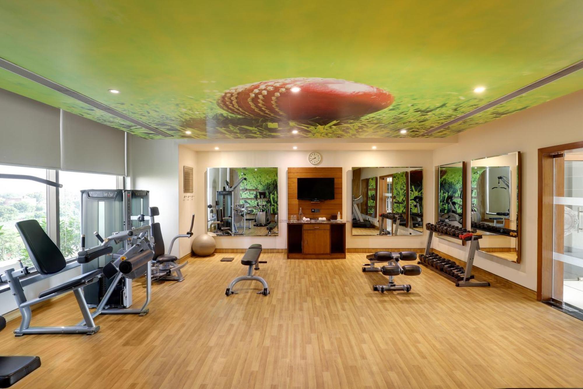 Saura Hotel, Agra - A Club Mahindra Associate Buitenkant foto