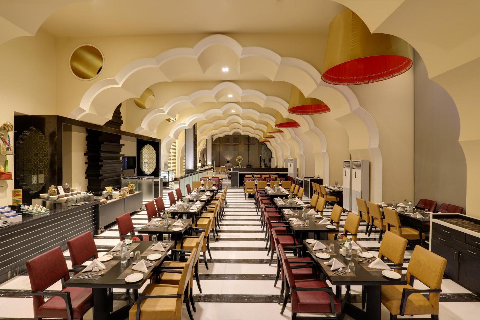 Saura Hotel, Agra - A Club Mahindra Associate Buitenkant foto