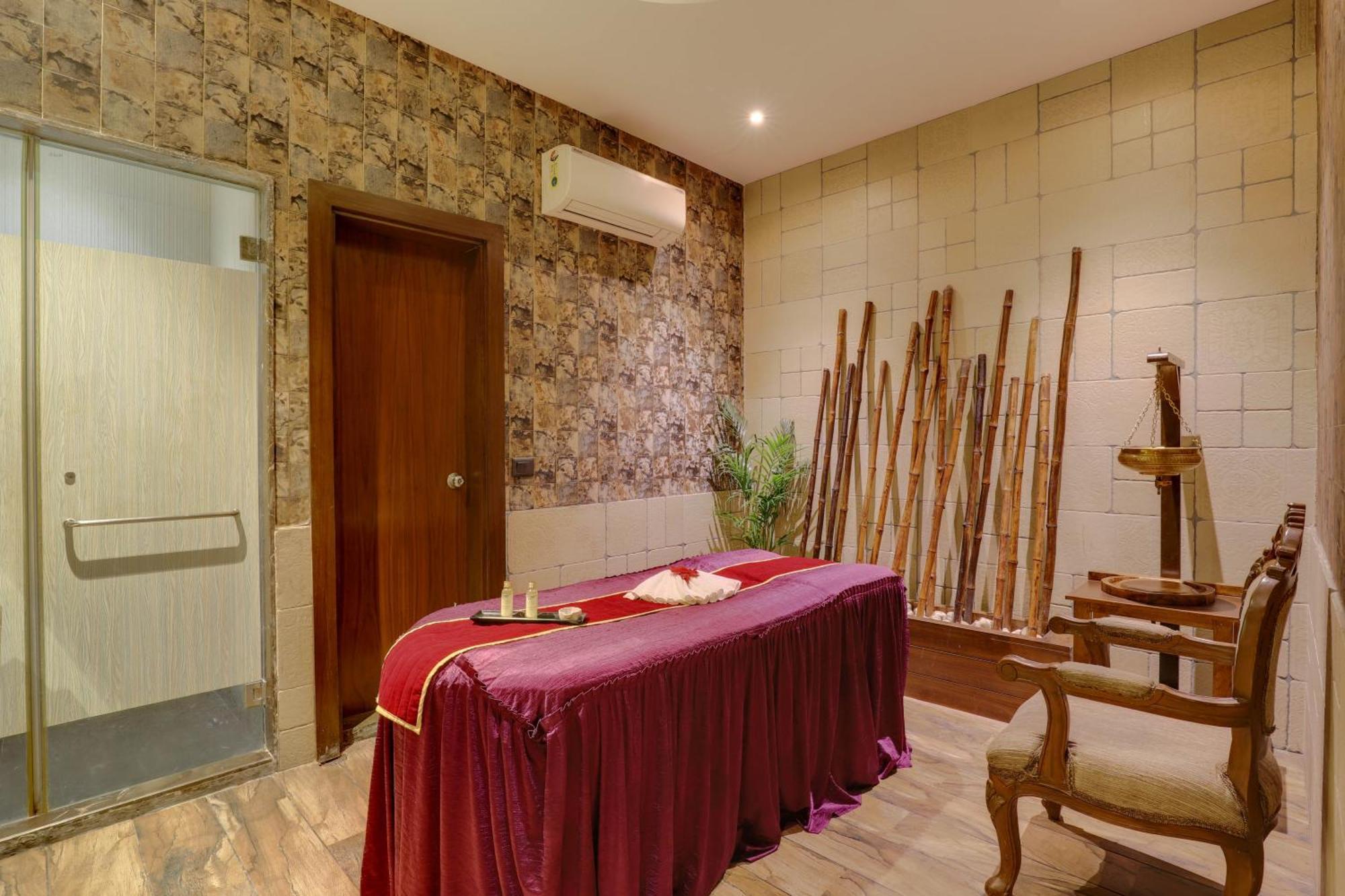 Saura Hotel, Agra - A Club Mahindra Associate Buitenkant foto