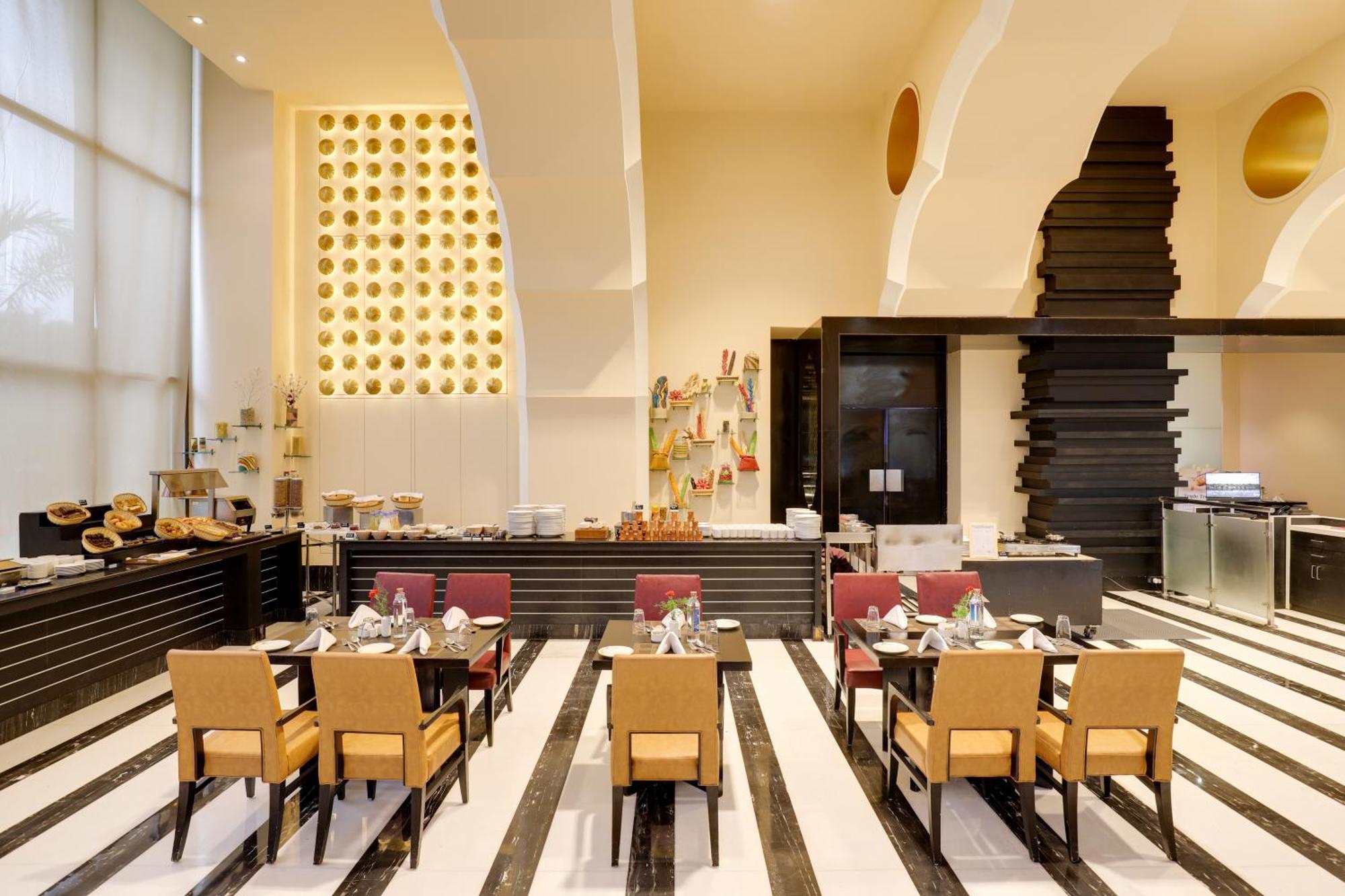 Saura Hotel, Agra - A Club Mahindra Associate Buitenkant foto
