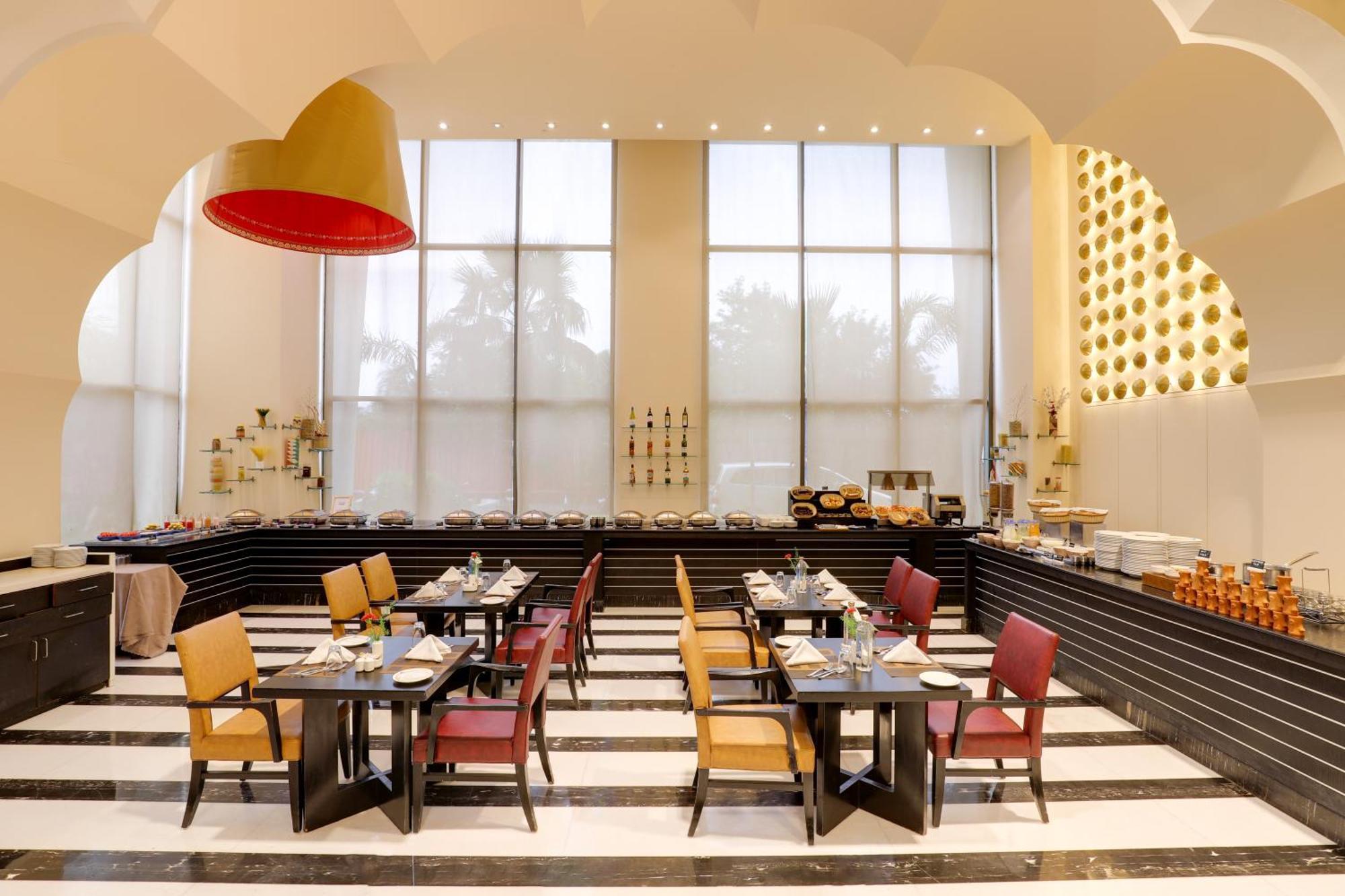 Saura Hotel, Agra - A Club Mahindra Associate Buitenkant foto