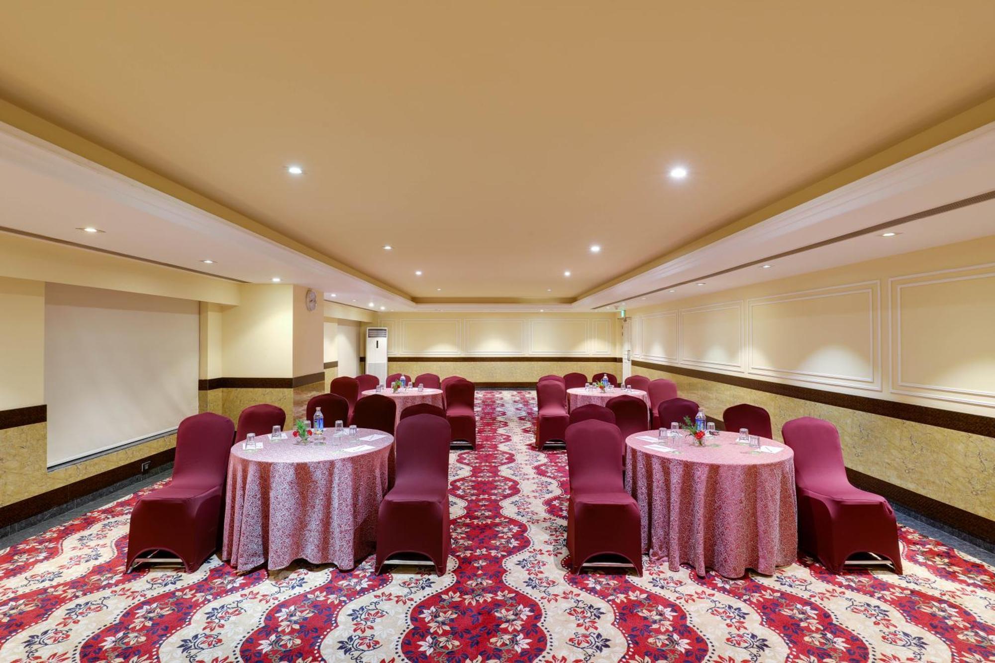 Saura Hotel, Agra - A Club Mahindra Associate Buitenkant foto