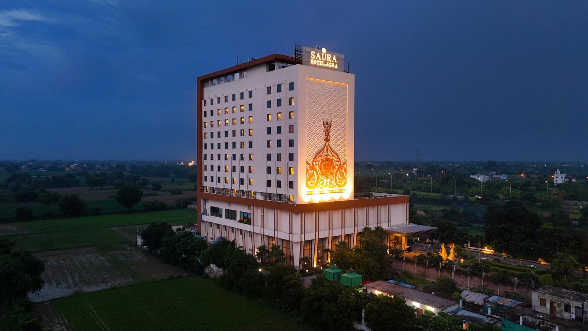 Saura Hotel, Agra - A Club Mahindra Associate Buitenkant foto