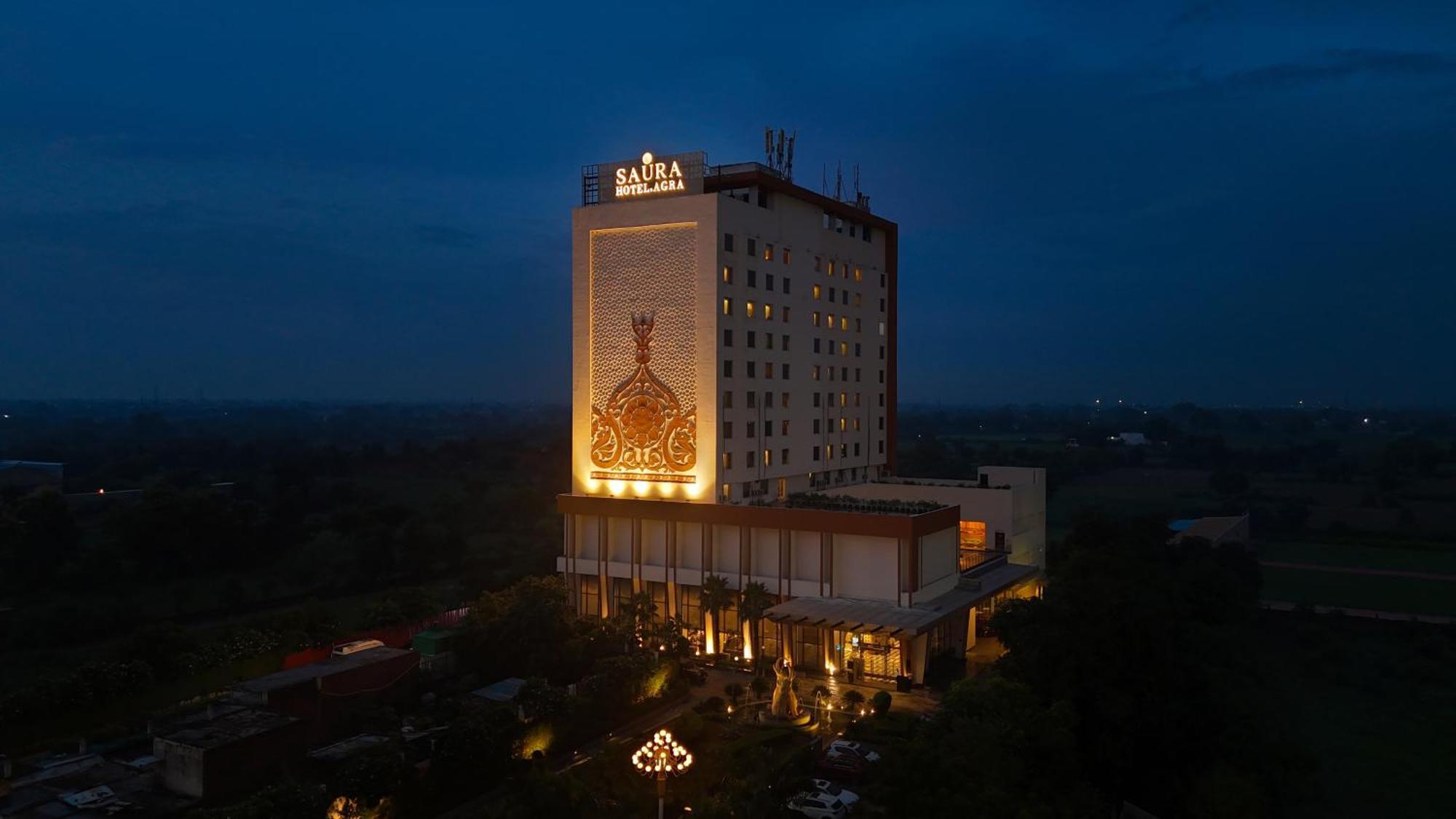 Saura Hotel, Agra - A Club Mahindra Associate Buitenkant foto