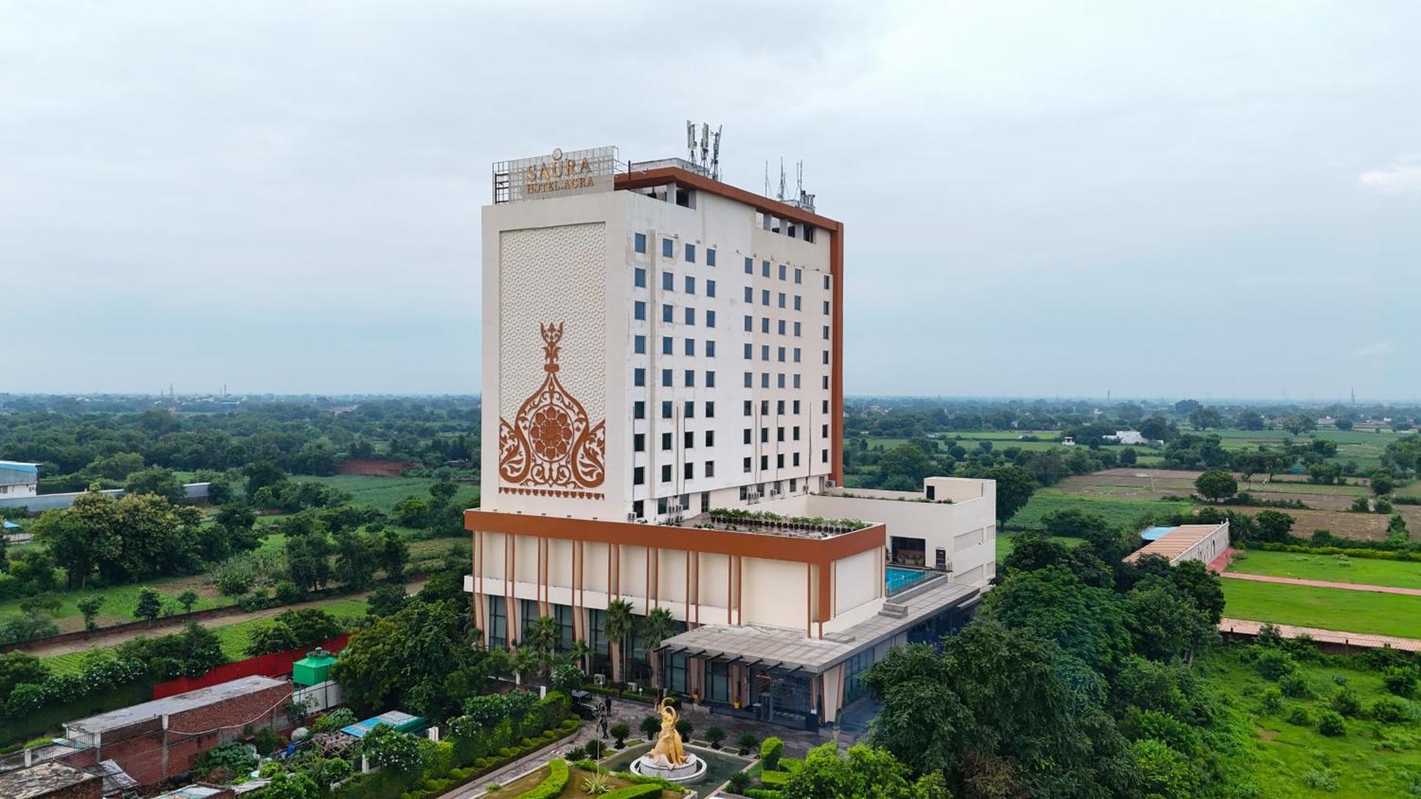Saura Hotel, Agra - A Club Mahindra Associate Buitenkant foto