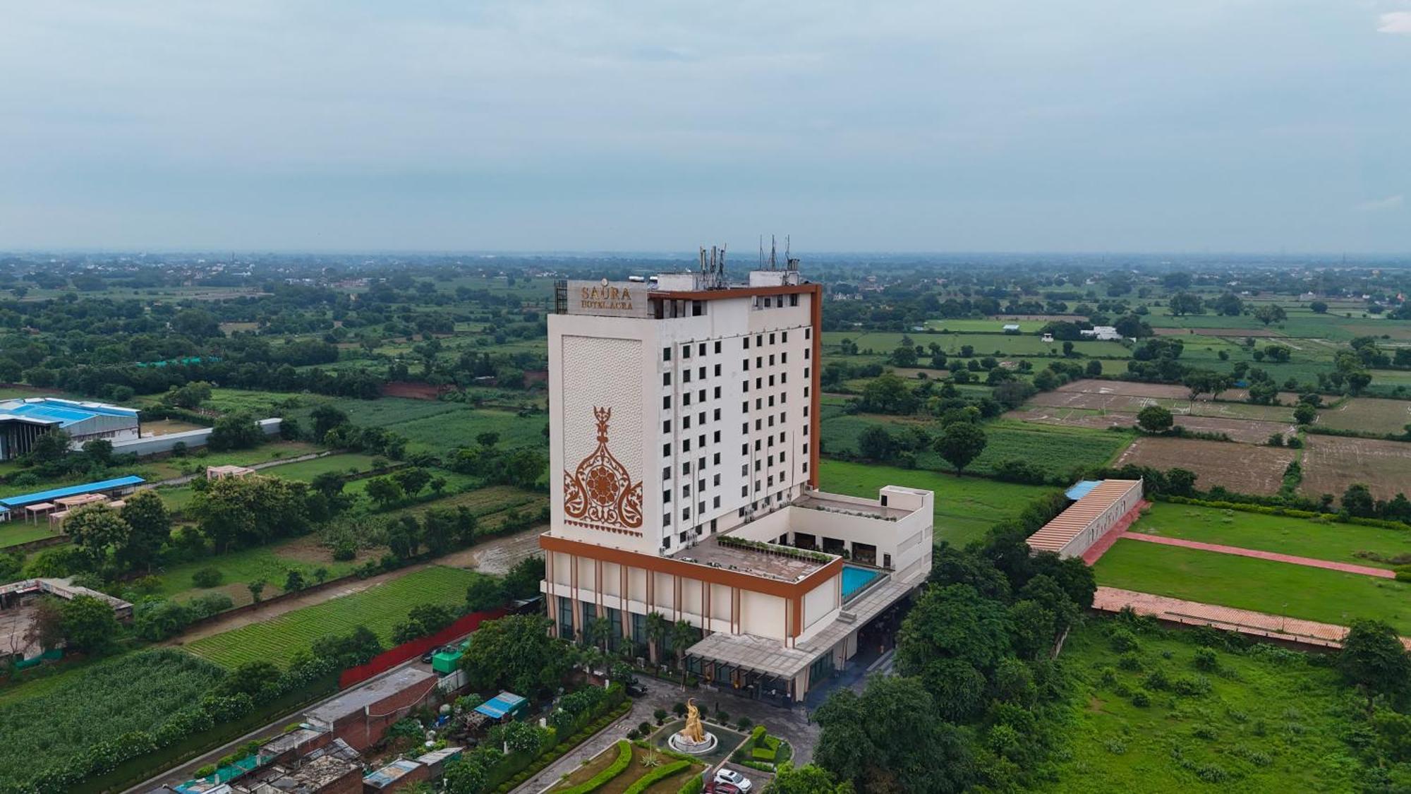 Saura Hotel, Agra - A Club Mahindra Associate Buitenkant foto