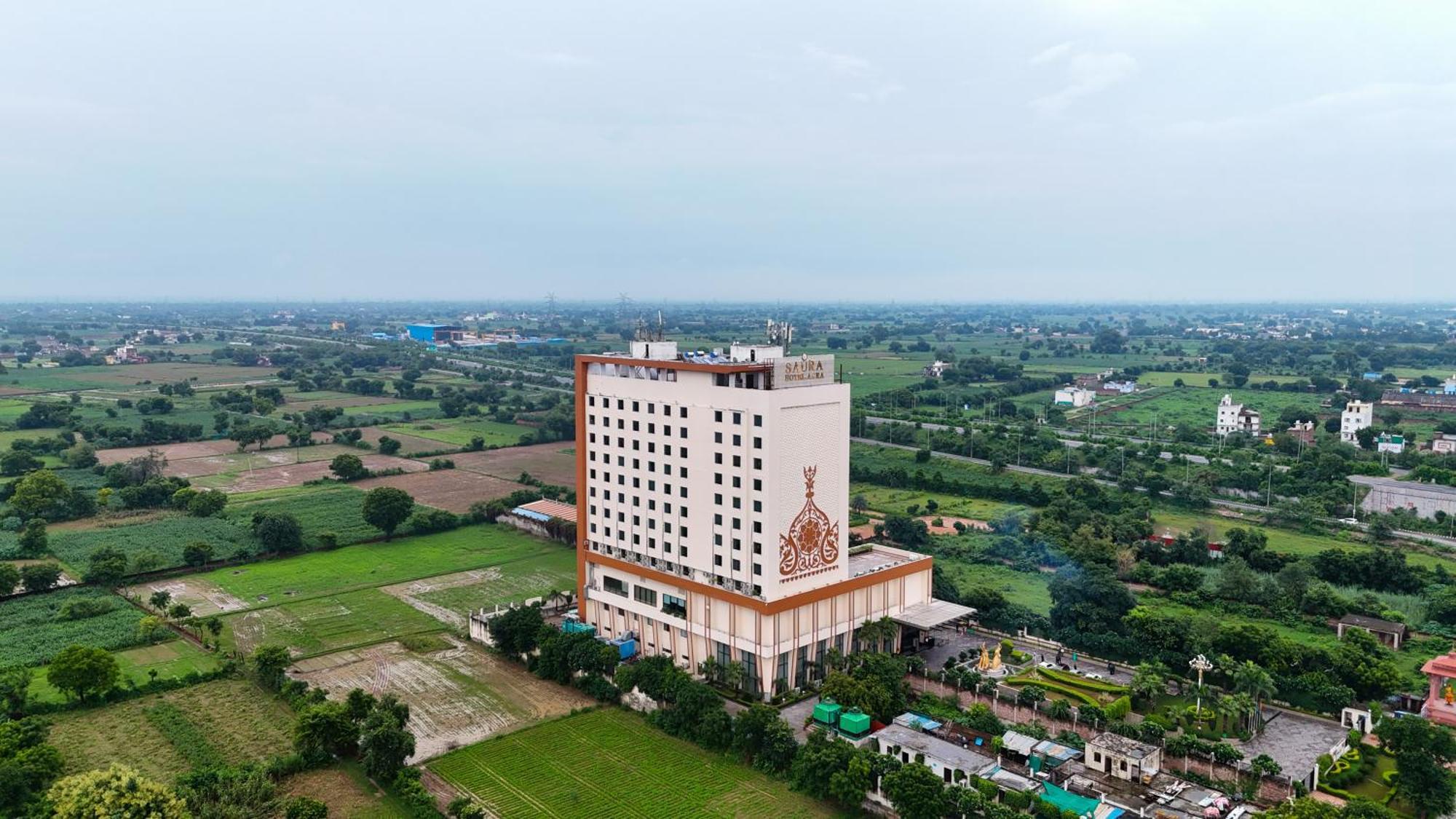 Saura Hotel, Agra - A Club Mahindra Associate Buitenkant foto