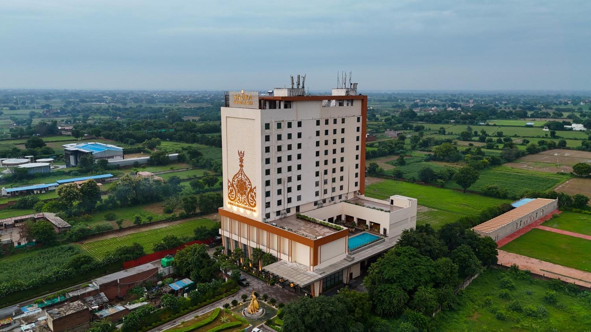 Saura Hotel, Agra - A Club Mahindra Associate Buitenkant foto